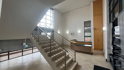 105 Saturn Crescent in Linbro Park has a 1954m² Warehouse Available To Let (17)